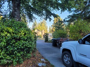 15712 13th Avenue Ct E in Tacoma, WA - Foto de edificio - Building Photo