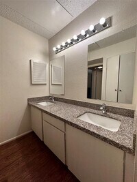 7900 N Stadium Dr photo'