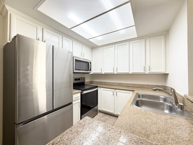 432 Edgehill Ln in Oceanside, CA - Building Photo - Building Photo