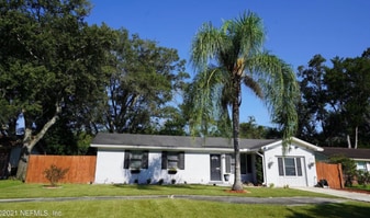 8229 Frost St N in Jacksonville, FL - Building Photo