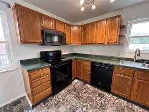 1065 Paddock Dr in Florissant, MO - Building Photo - Building Photo