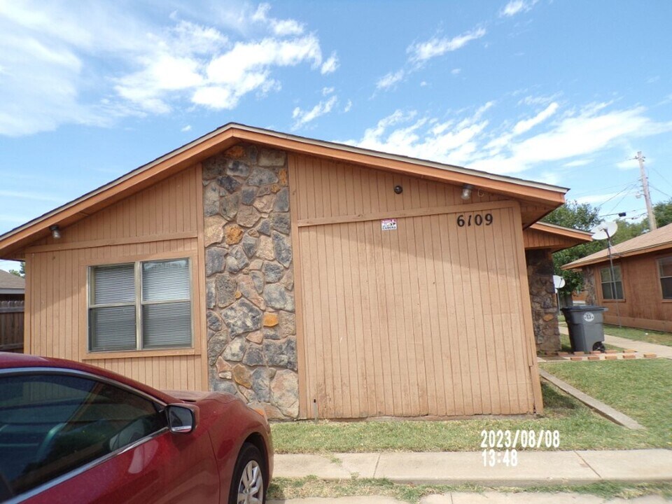 6109 NW Elm Ave in Lawton, OK - Building Photo