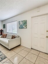 4625 Bayshore Dr in Naples, FL - Foto de edificio - Building Photo