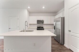 5966 Ortega Hills Dr in Jacksonville, FL - Building Photo - Building Photo