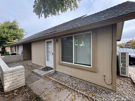 1775 London Cir in Sparks, NV - Building Photo