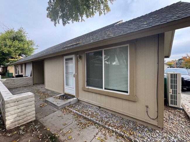 1775 London Cir