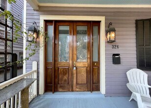 32 1/2 Chapel St in Charleston, SC - Building Photo - Building Photo