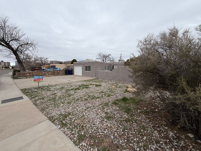 1840 Dakota St NE in Albuquerque, NM - Building Photo - Building Photo
