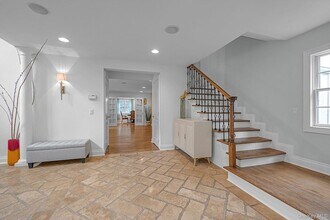 87 Arleigh Rd in Great Neck, NY - Building Photo - Building Photo