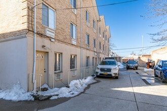 7005 67th Pl in Glendale, NY - Building Photo - Building Photo