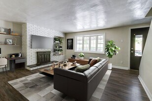 2749 Oakley Wy in Pittsburgh, PA - Building Photo