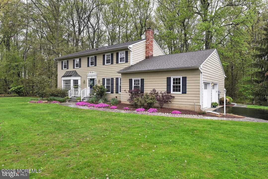 19 Monterey Dr in West Windsor Township, NJ - Building Photo