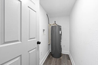 9604 N 18th St in Tampa, FL - Building Photo - Building Photo