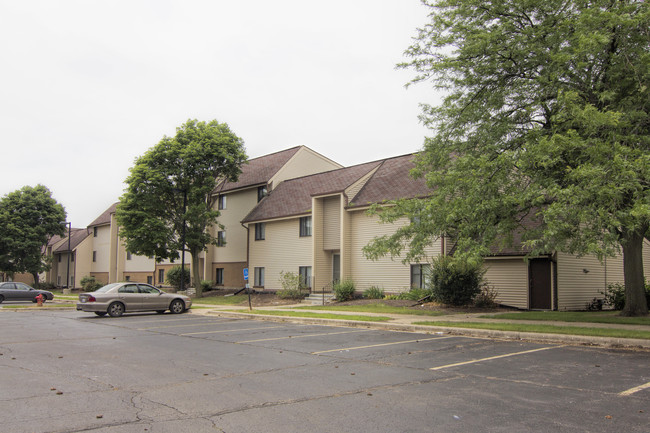 University Village Apartments in Dekalb, IL - Building Photo - Building Photo