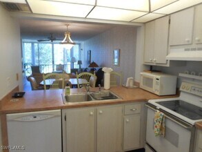 1086 Forest Lakes Dr in Naples, FL - Building Photo - Building Photo
