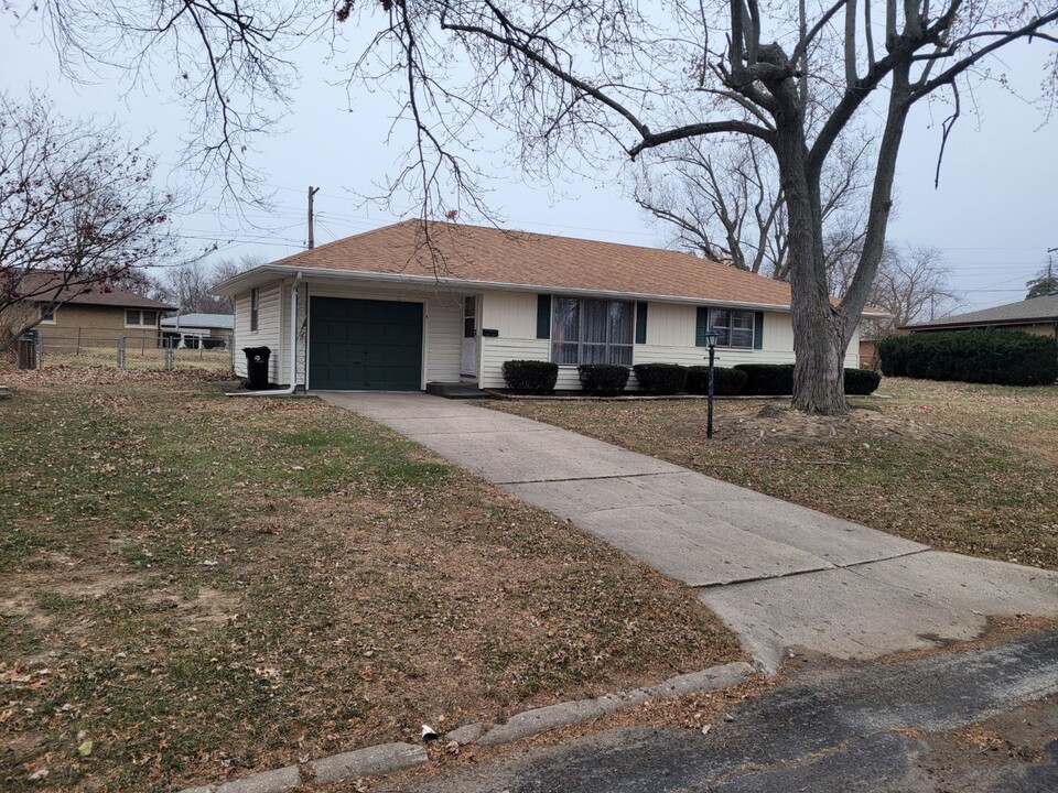 3510 N Elmcroft Terrace in Peoria, IL - Building Photo