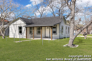 295 E Commerce St in New Braunfels, TX - Building Photo - Building Photo