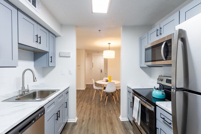 Oglethorpe Place in Atlanta, GA - Building Photo - Building Photo