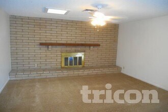 823 W Juanita Cir in Mesa, AZ - Foto de edificio - Building Photo