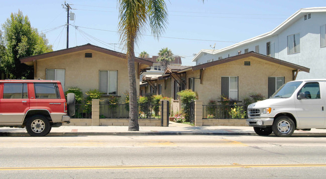 425 Redondo Ave in Long Beach, CA - Building Photo - Building Photo