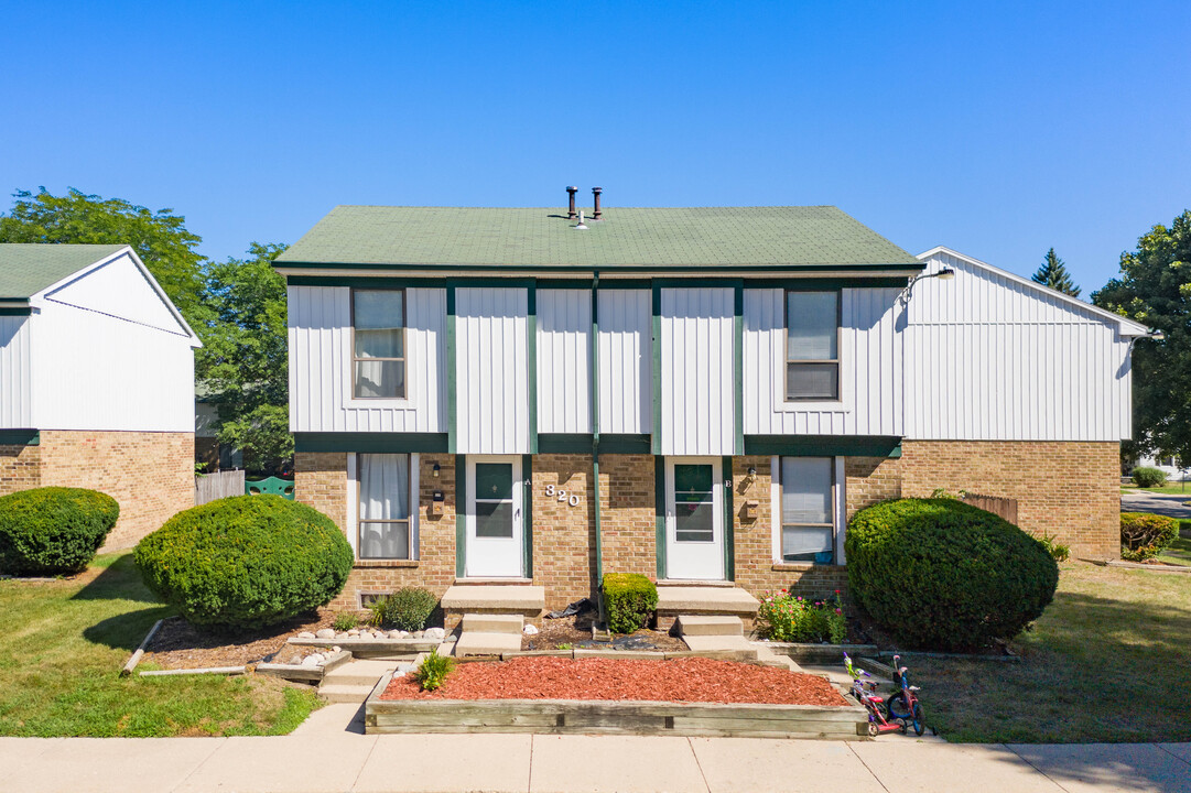 Oak Tree Village Apartments in Mt. Pleasant, MI - Foto de edificio