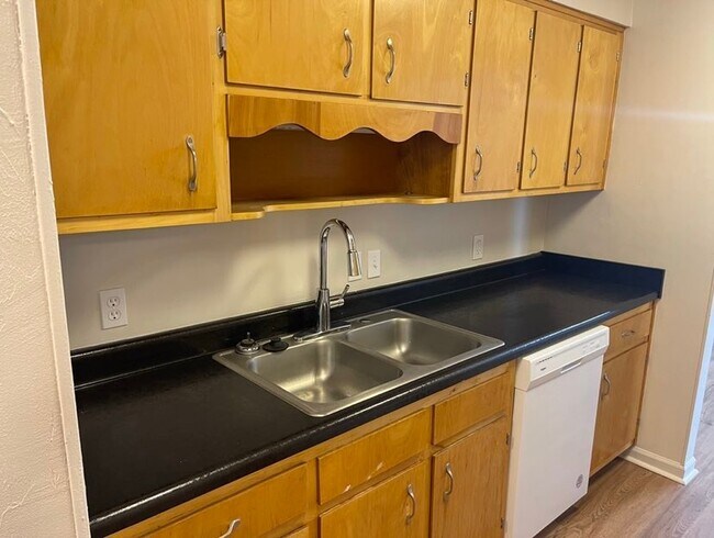 1943 Larette Dr in Tallahassee, FL - Building Photo - Building Photo