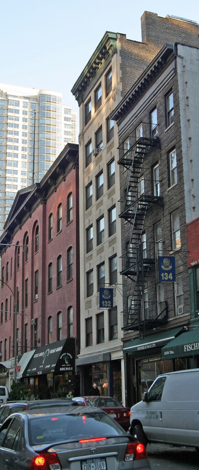 130 W 28th St in New York, NY - Foto de edificio - Building Photo