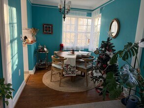 1800 West Abingdon Drive, Unit 201 in Alexandria, VA - Foto de edificio - Building Photo