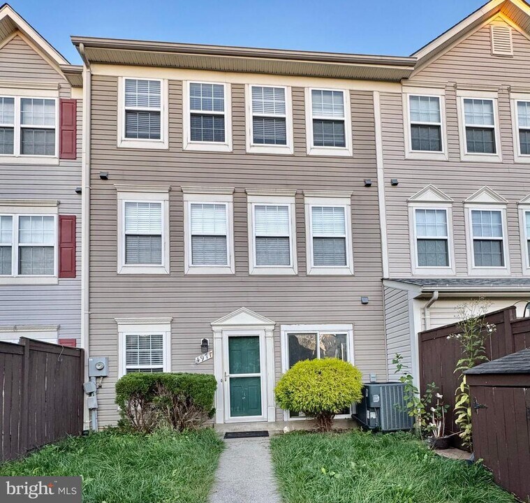 4971 Clarendon Terrace in Frederick, MD - Building Photo