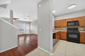 16707 Pine Castle Dr in Houston, TX - Foto de edificio - Building Photo