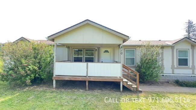 810 SE Littlepage Rd in Corbett, OR - Building Photo - Building Photo