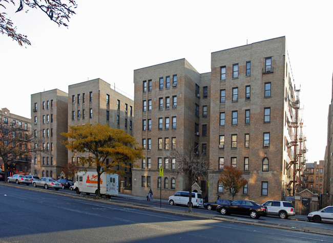 2720 Grand Concourse in Bronx, NY - Foto de edificio - Building Photo