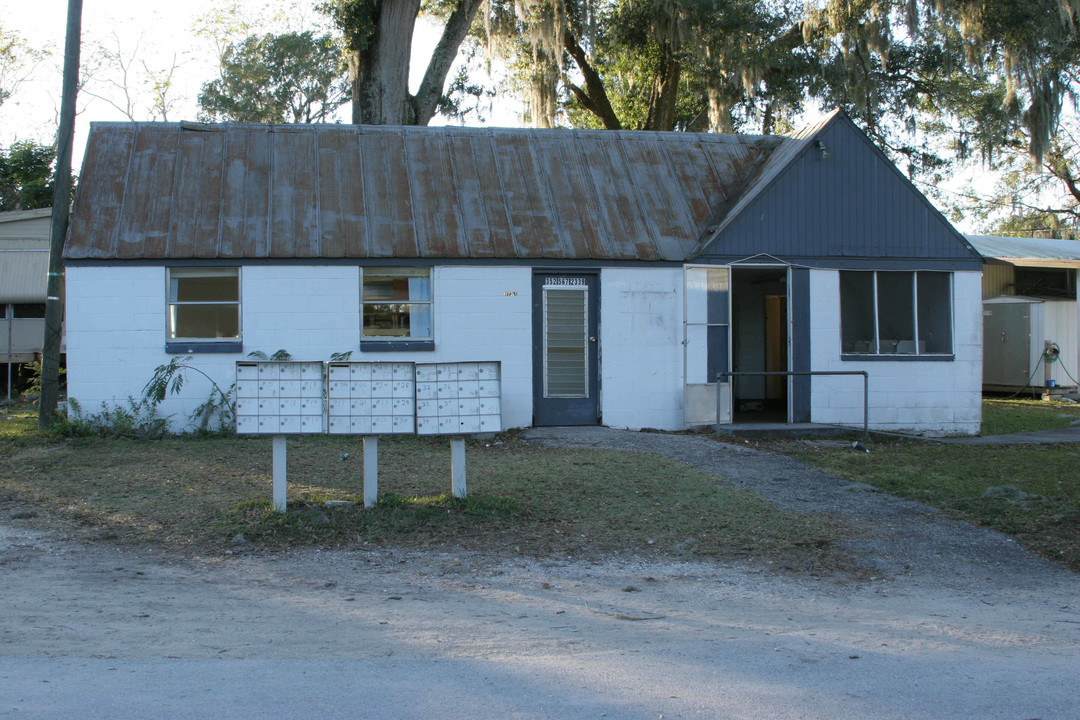 38036 Lake Dr in Dade City, FL - Building Photo