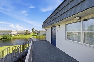 384 Saxony Trail in Delray Beach, FL - Building Photo - Building Photo