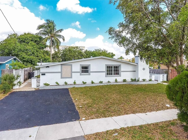 4421 NW 34th Ct in Lauderdale Lakes, FL - Building Photo - Building Photo