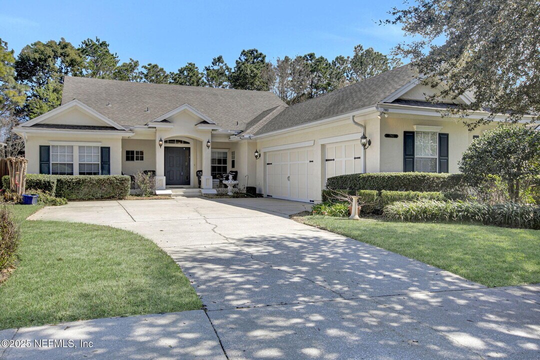 7963 Mt Ranier Dr in Jacksonville, FL - Building Photo