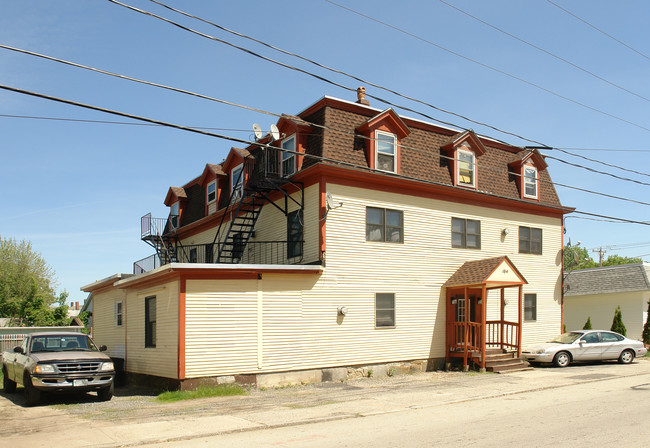 104 Walnut St in Nashua, NH - Building Photo - Building Photo