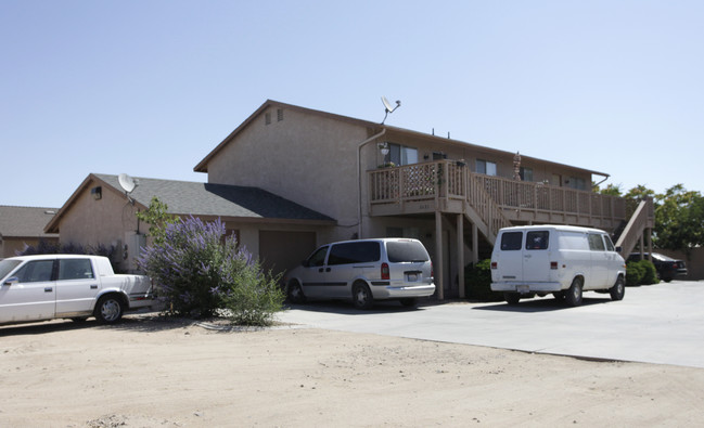 16789 Muscatel St in Hesperia, CA - Building Photo - Building Photo