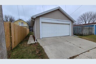 86 Lighthouse Ct, Unit Lower Updated Apartment in Sheboygan, WI - Building Photo - Building Photo