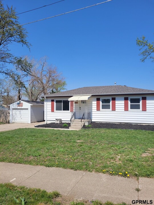 1104 W 16th Ave in Bellevue, NE - Building Photo