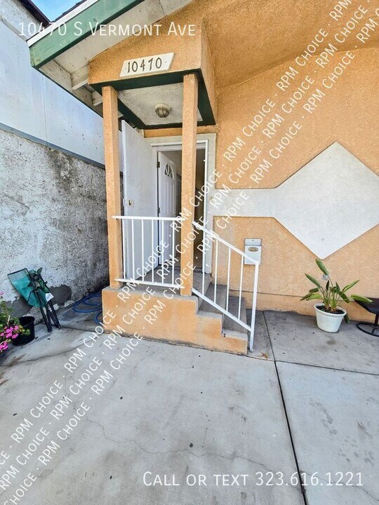 10470 S Vermont Ave in Los Angeles, CA - Building Photo