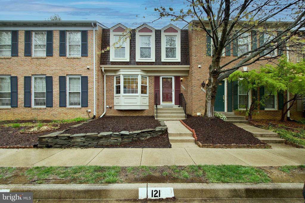 6136 Summer Park Ln in Alexandria, VA - Building Photo