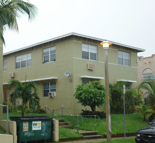 2195 SW 14th Ter in Miami, FL - Building Photo - Building Photo