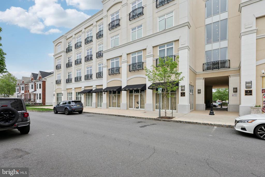 2 N Commerce Square in Trenton, NJ - Building Photo