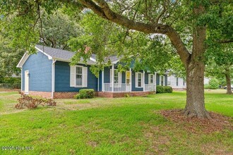 210 Stillwood Dr in Jacksonville, NC - Building Photo - Building Photo