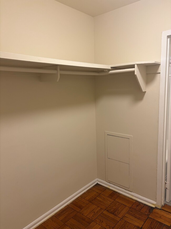 3435 Holmead Pl NW in Washington, DC - Foto de edificio - Building Photo