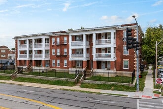 Oasis on Linwood in Kansas City, MO - Foto de edificio - Building Photo