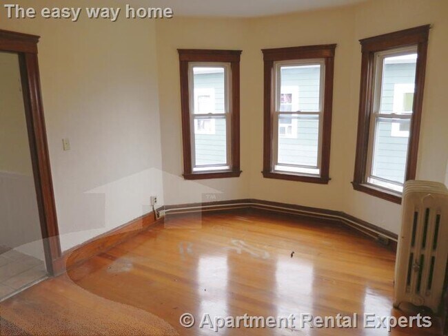 11 Hinckley St in Somerville, MA - Building Photo - Building Photo