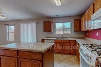 7615 Red Finch Ct NW in Albuquerque, NM - Foto de edificio - Building Photo