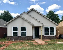 6240 Burbank Crossing Loop in Montgomery, AL - Building Photo